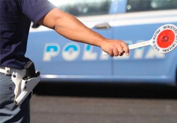 La Polizia ritrova più di mezzo kilo di marijuana in casa di un quarantenne. Scattano gli arresti domiciliari