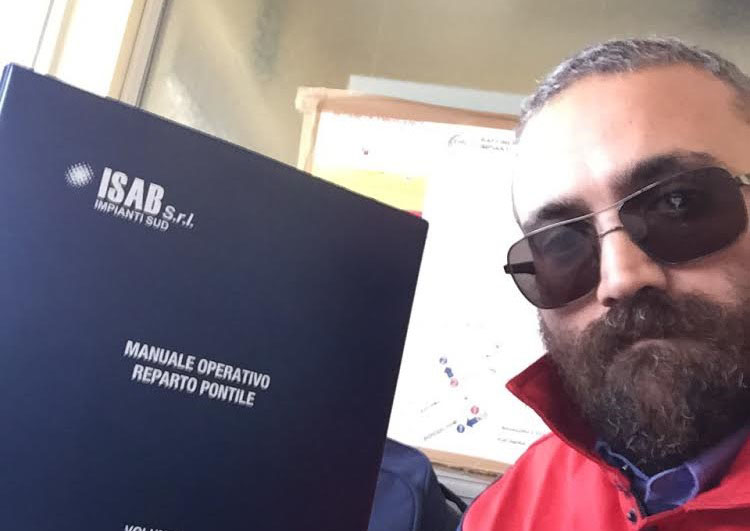 [VIDEO] Siracusa: è sceso, dopo un’ora, da una torre del pontile Isab. Ivan Baio, operaio 36enne, chiede rispetto per il suo lavoro