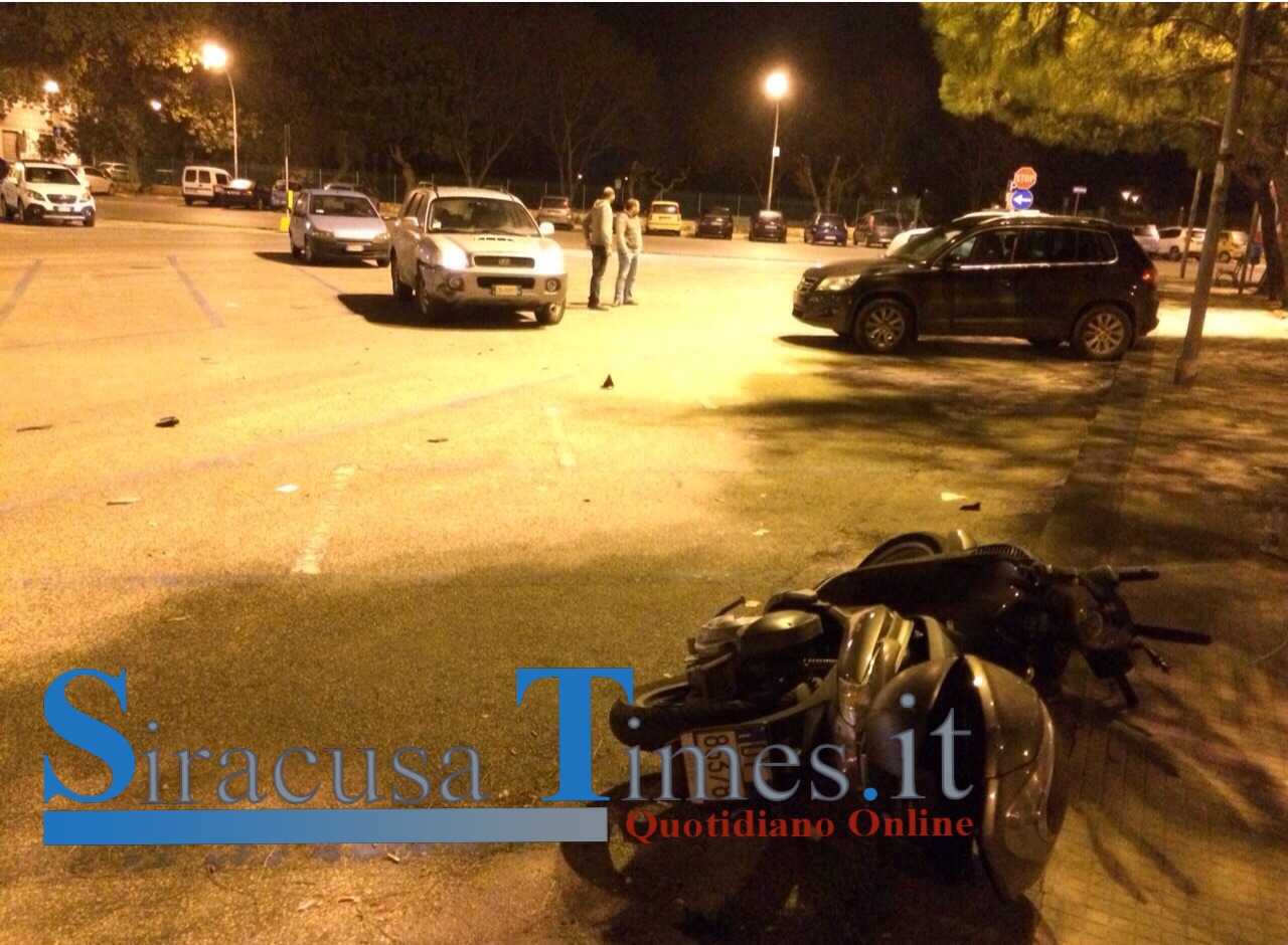 Siracusa: scontro tra auto e moto in piazza Adda