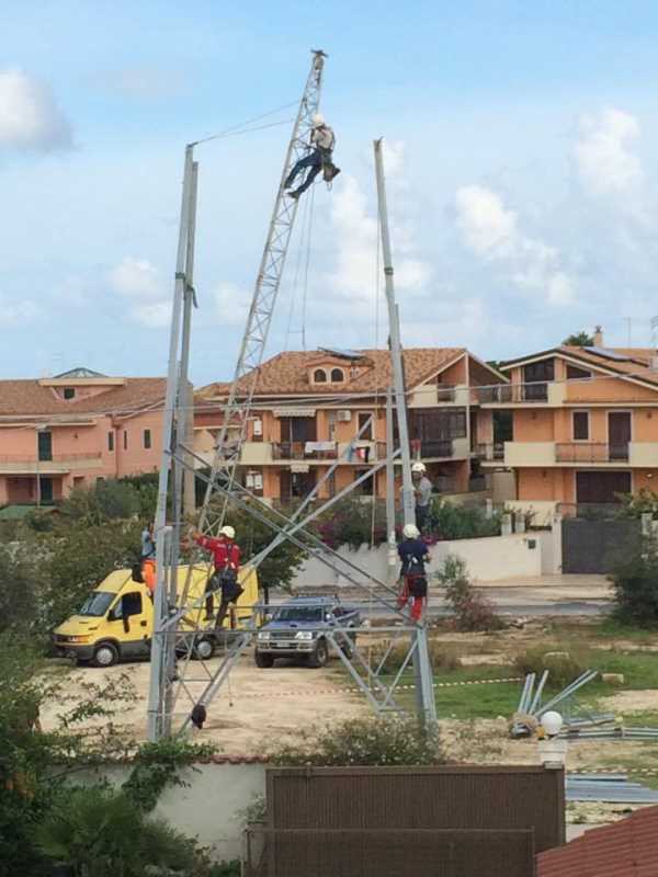 Siracusa: la costruzione di un elettrodotto preoccupa i residenti della Pizzuta