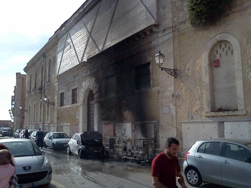 Siracusa: incendio divampa a Lungo Mare di Levante