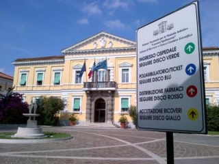 Ebola: peggiorano le condizioni del medico italiano ricoverato a Roma