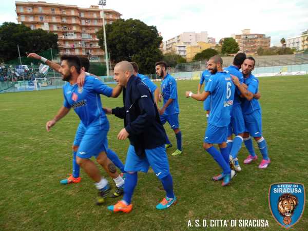 Video: è subito Strano show. 3-1 al Rosolini per un Città di Siracusa che vice dentro le mura del “De Simone”