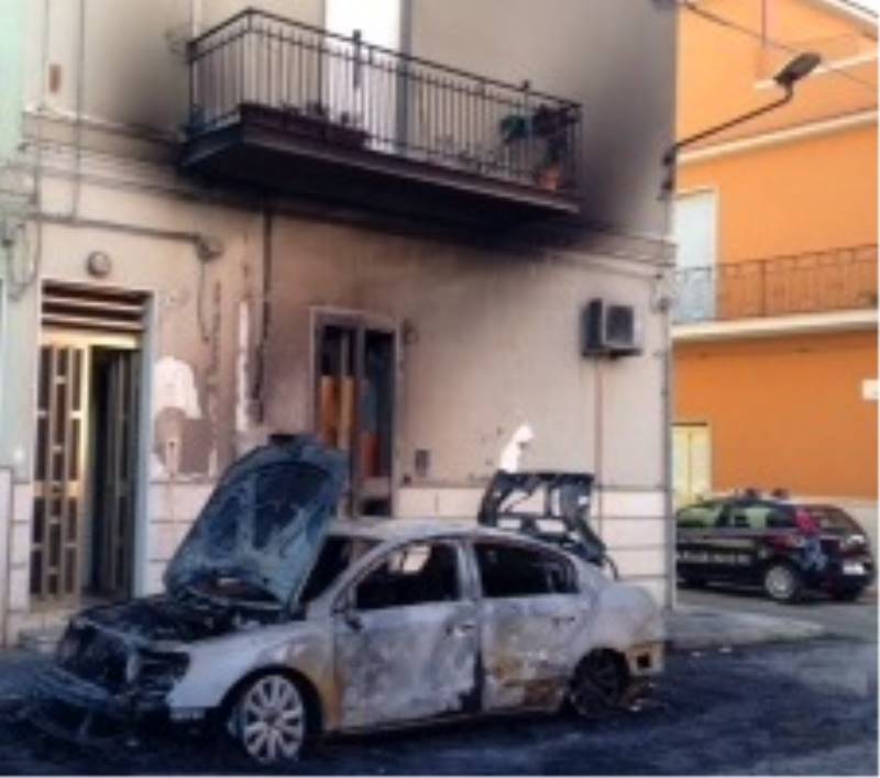 Bruciata l’automobile di un giovane professionista a Rosolini