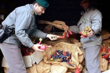 Siracusa: le fiamme gialle sequestrano 600 chili di botti illegali