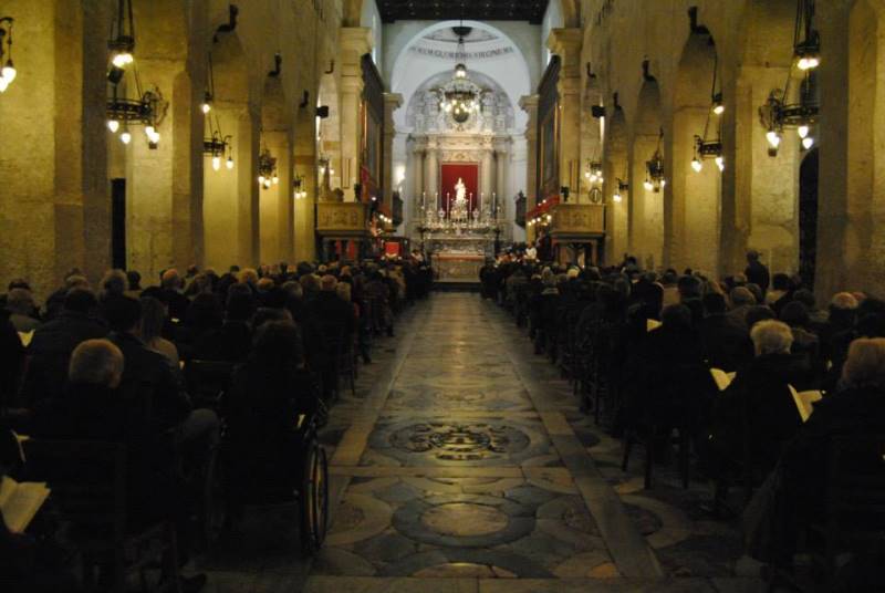 Video: Le spoglie mortali di Santa Lucia salutano Siracusa per fare rientro a Venezia. Lacrime e commozione per la partenza
