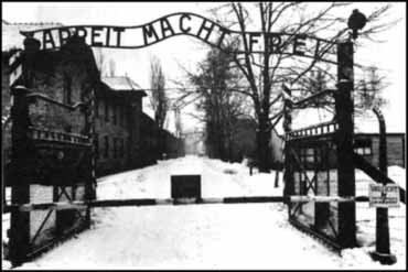 70 anni da quel 27 gennaio del 1945. 70 dalla grande vergogna chiamata “Shoah”