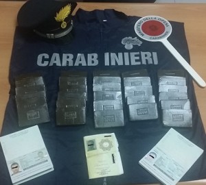 Noto: i Carabinieri arrestano tre agricoltori tunisini. Trovati con 3kg di hashish pronta per essere spacciata