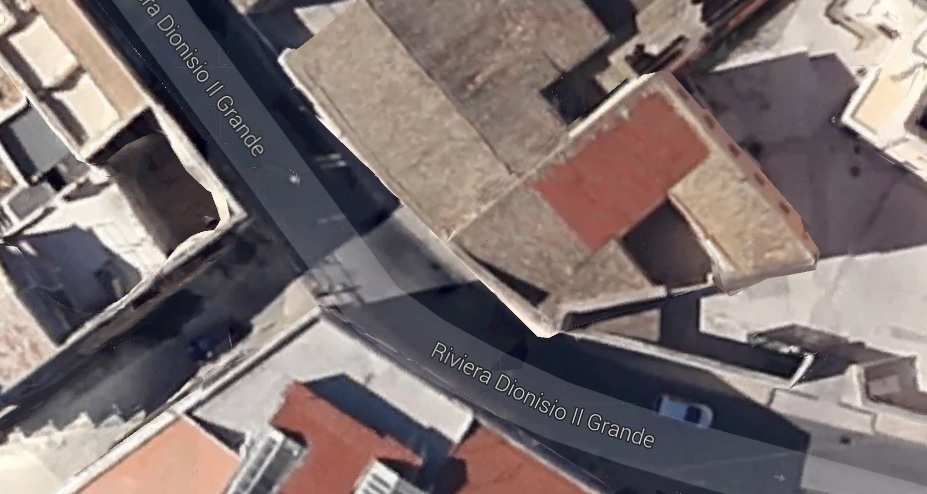 Siracusa: perde il controllo dell’auto tamponandone una parcheggiata. Traffico in tilt in via Riviera Dionisio il Grande