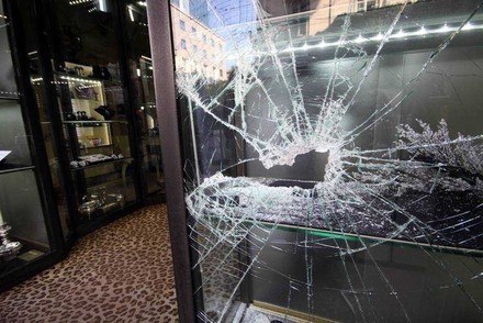 Siracusa. Rapina con “spaccata” in un negozio di corso Gelone