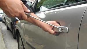 Lentini: la Polizia arresta due persone per furto di un’auto