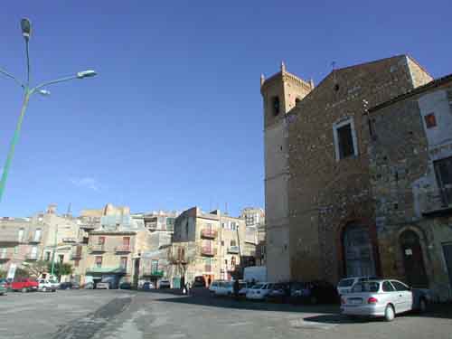 Sicilia, Agrigento: affari di malavita, uomo freddato da 6 colpi di pistola in piazza Francesco Crispi