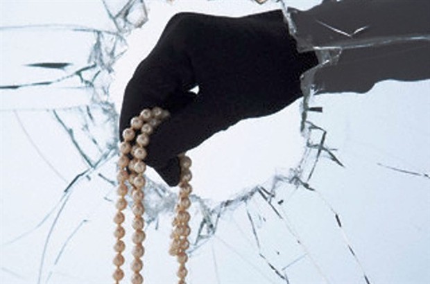 Priolo Gargallo: in quattro rapinano una gioelleria ma vengono ripresi dalle telecamere