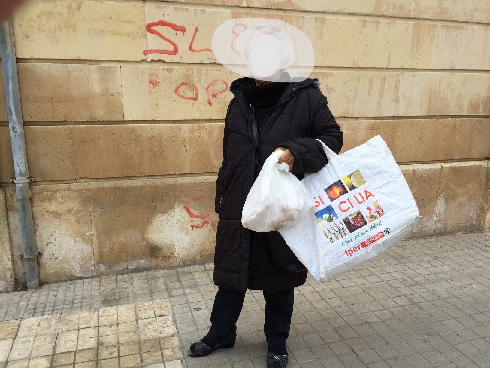 Siracusa: la storia di Angela e della sua famiglia. Una nonna “coraggio” che lotta contro la povertà