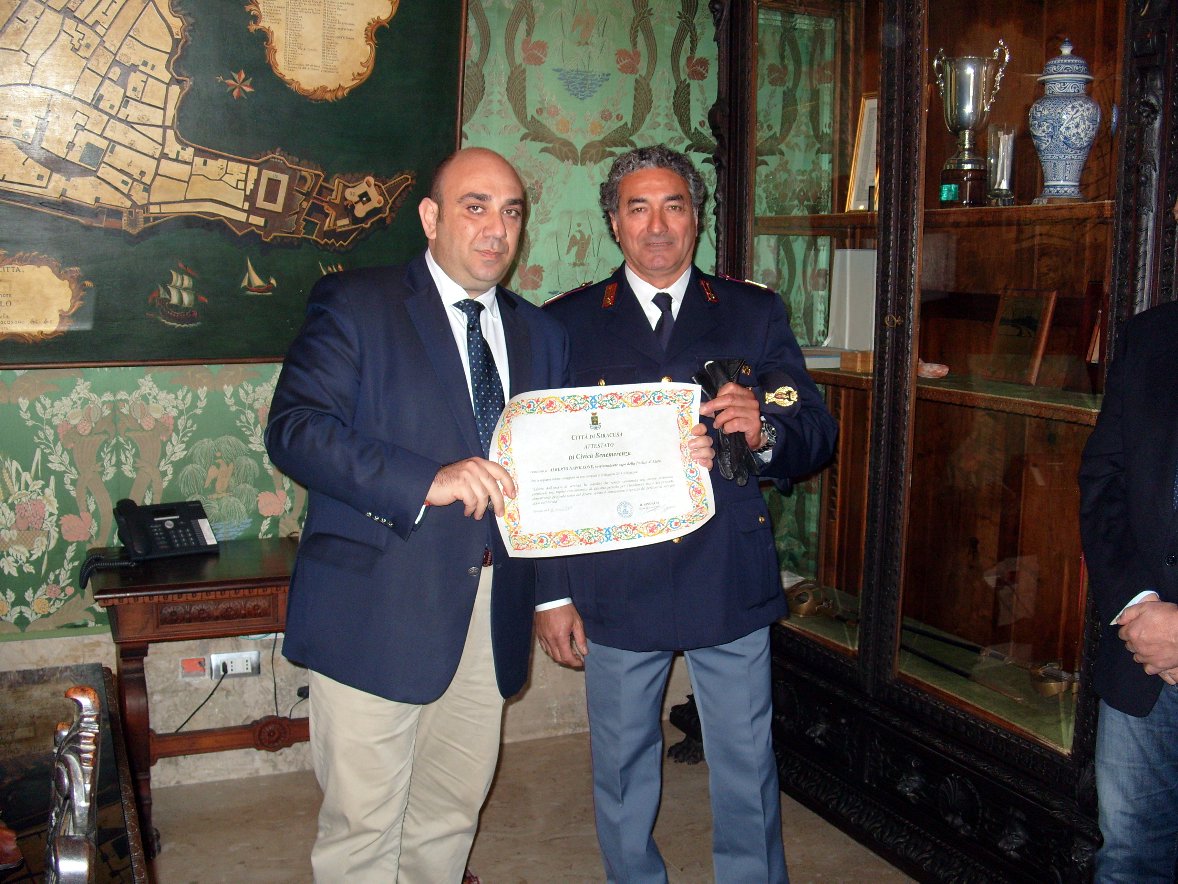 Siracusa: il sindaco concede attestato civica benemerenza al al soprintendente capo della Polizia di Stato, Alberto Napoleone