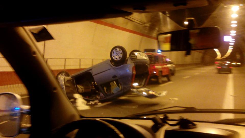 Autostrada Siracusa-Catania. Grave incidente. Auto si ribalta dentro la galleria ancora da chiarire la dinamica