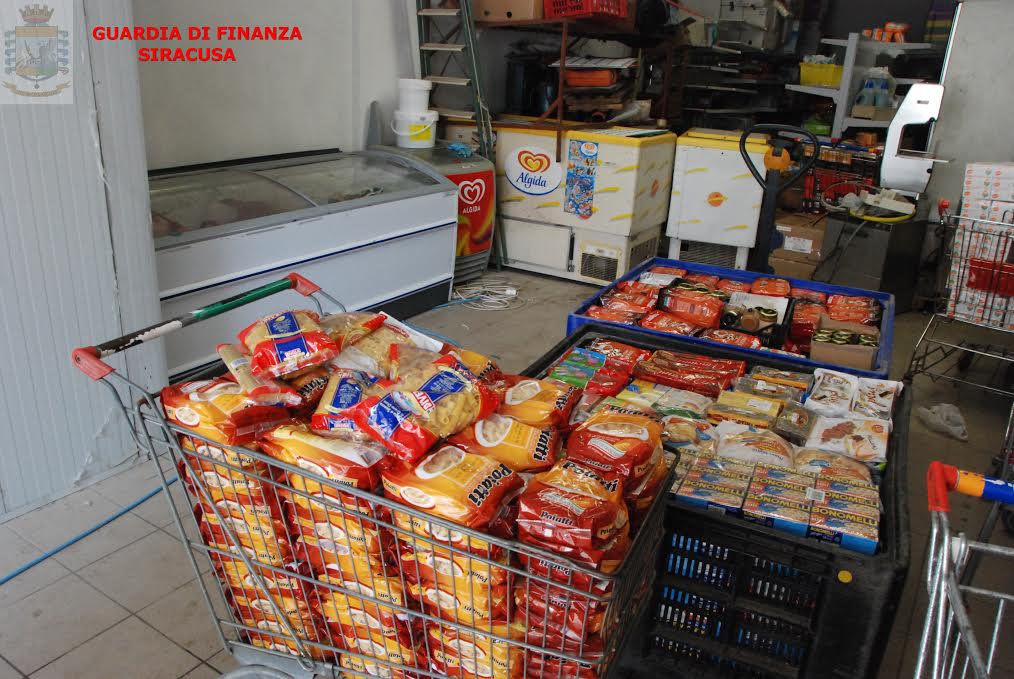 Siracusa: la Guardia di Finanza individua supermercato del centro che rivendeva alimenti scaduti