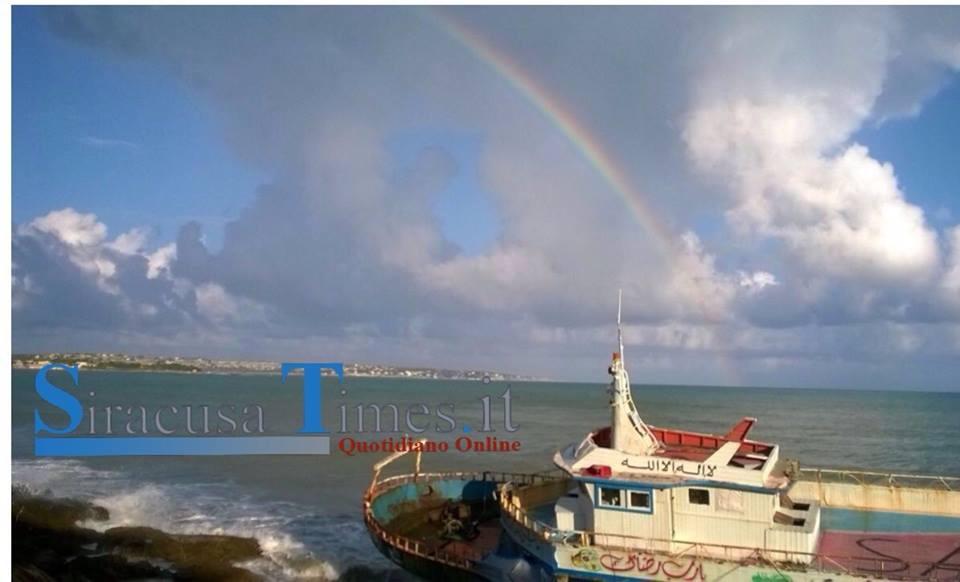 Siracusa: il barcone dell’Arenella, qualcosa si muove anzi qualcuno lo rimuoverà