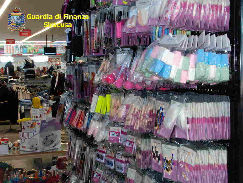 Siracusa: sequestrati 261 mila prodotti “made in cina”. Tre soggetti denunciati dalla Guardia di Finanza