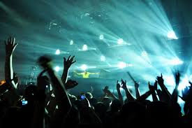 Sicilia, Enna: un “drogaparty” organizzato con Facebook, 150 giovani identificati dai Carabinieri