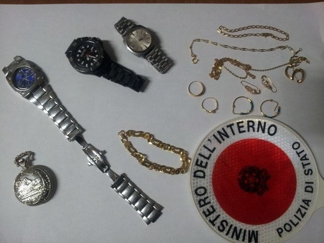 Pachino: giovani rapinatori denunciati dalla Polizia, refurtiva recuperata e restituita alle vittime