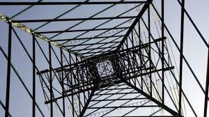 Siracusa: imprenditore sale su un traliccio per protestare contro la rotatoria di via Lido Sacramento