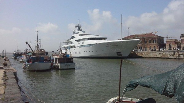 Lo yacth di Vladimir Putin fa tappa a Siracusa, ma il presidente russo non è a bordo