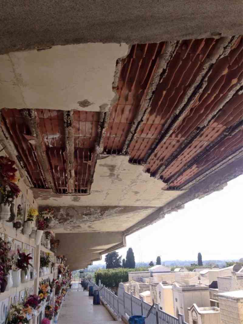 Siracusa: il cimitero comunale abbandonato al totale degrado