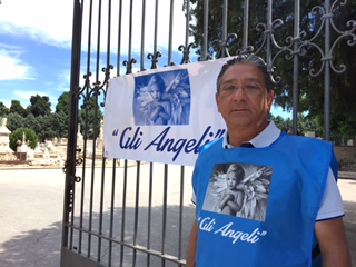 Siracusa, “Clean Day”. Molti i volontari spinti dall’iniziativa di Giacinto Avola per “ripulire” il cimitero