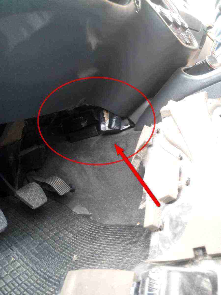 Sicilia, Catania: 4 palermitani fermati dalle Fiamme Gialle al casello di Fiumefreddo. Nascondevano 1.5 kg di hashish