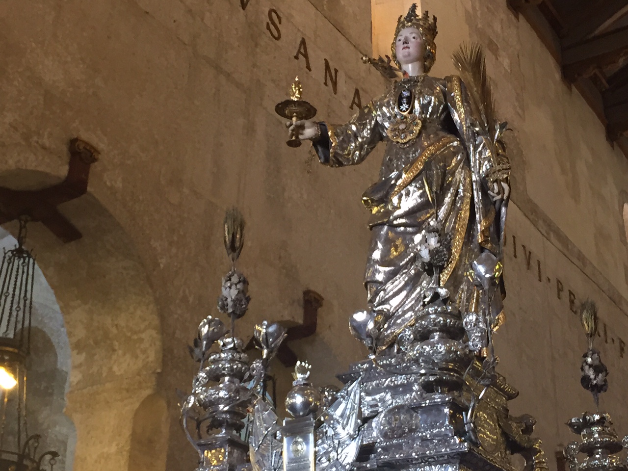 Siracusa: la traslazione del simulacro di Santa Lucia in attesa della festa di domani in piazza Duomo