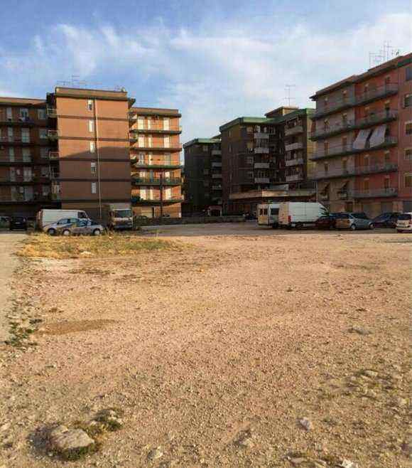 Siracusa: “Asfaltare al piú presto lo spiazzale di via Filippo Juvara” lo propone Luigi Cavarra consigliere di circoscrizione