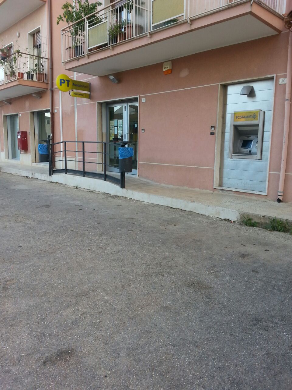 Barriere architettoniche all’ingresso dell’ufficio postale di Cassibile, la denuncia della consigliera Patrizia Casella
