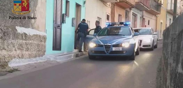 Ragusa: scoperta e chiusa casa a luci rosse in via Diaz. All’interno dell’abitazione “accessori” sadomaso