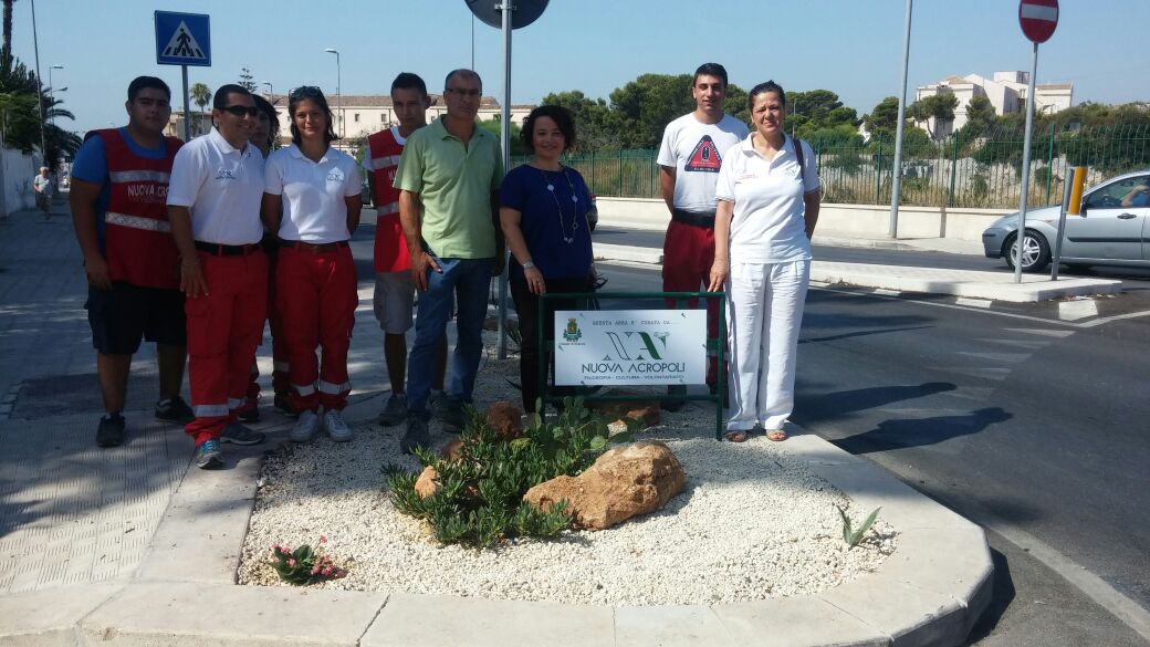 Siracusa: “Nuova Acropoli” adotta la rotonda di via Puglia