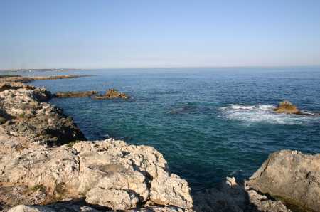 Siracusa: ritrovato il corpo senza vita di un 79enne nella scogliera fra Ognina e Asparano