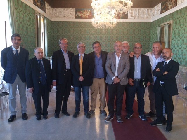 Siracusa: “l’edilizia sportiva che fa aggregazione”. Insieme ai sindacati, il Città di Siracusa, la Facoltà di Architettura e in CONI Sicilia per trovare decisioni importanti. Manca all’appello l’amministrazione aretusea