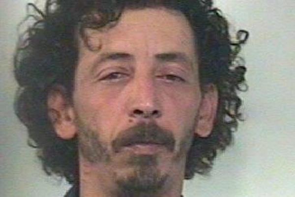 Rosolini, una semplice richiesta scatena la furia del compagno: schiaffi e pugni durante l’ennesima aggressione violenta. Arrestato