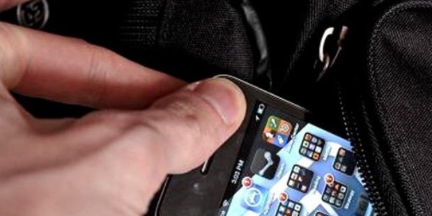 Priolo, ruba uno smartphone in una biglietteria di Milazzo: 24enne rintracciato e denunciato dalla Polizia