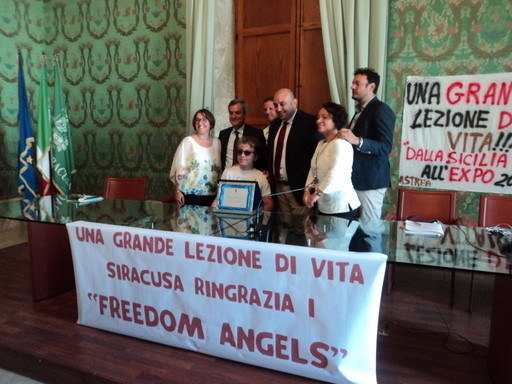 Siracusa: raggiunge l’Expo Milano in handbike, il giovane disabile Samuel Marchese premiato dal Sindaco Garozzo