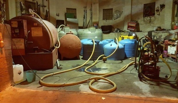 Sicilia, Catania: stazione di servizio abusiva, 7 arresti della Guardia di Finanza