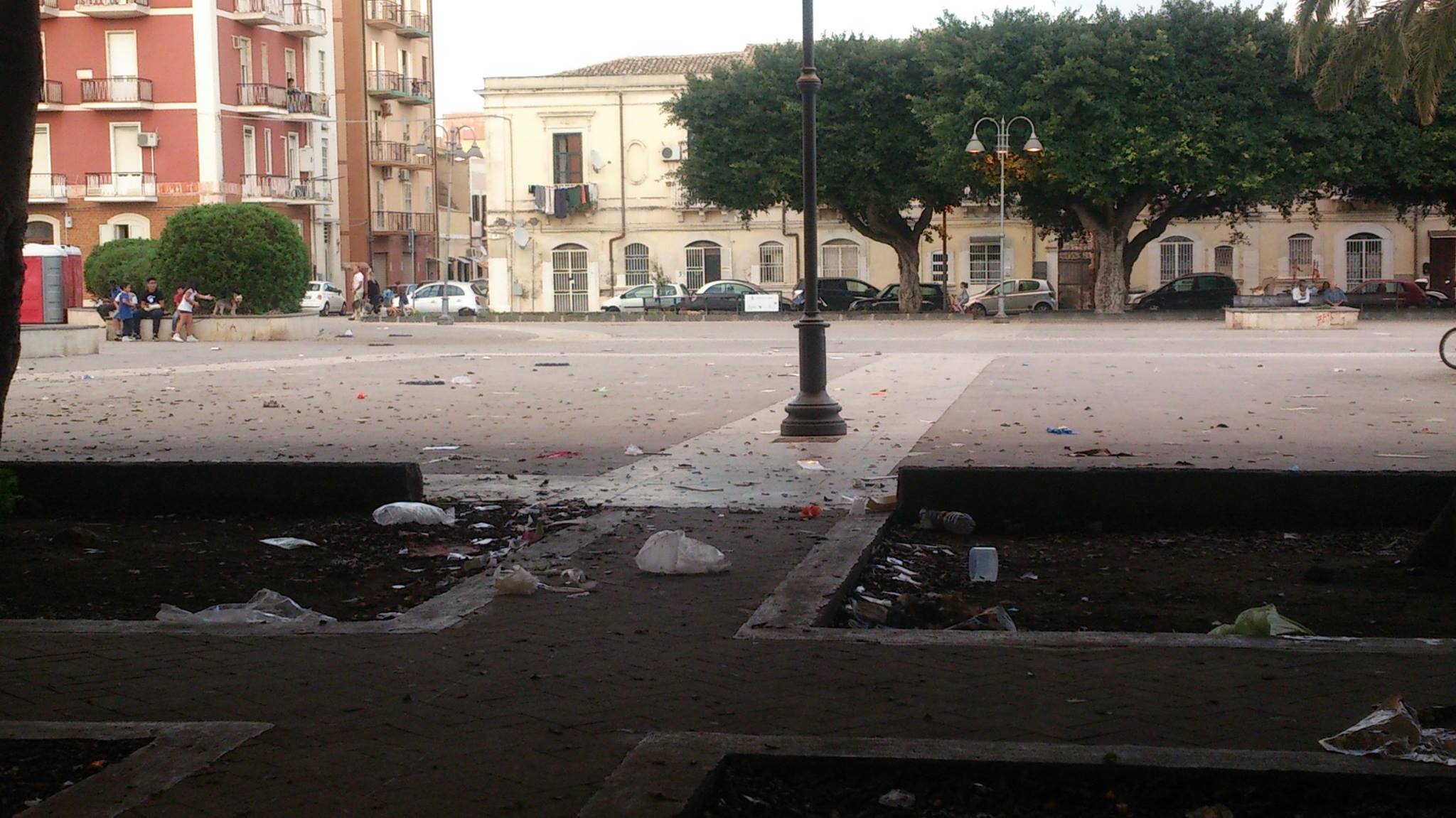 Siracusa, Fabio Rotondo: “è emergenza pulizia dopo il mercatino della domenica in piazza Santa Lucia”