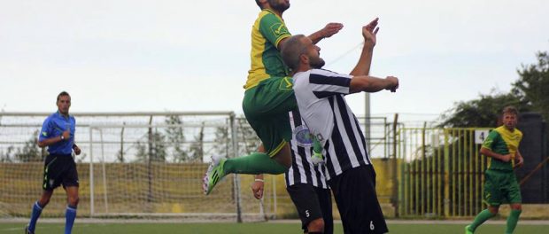 L'esterno di centrocampo Paolo Serrantino in azione (1)