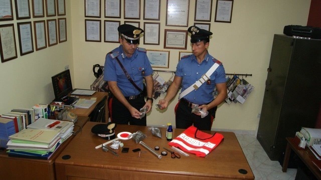 Rosolini: nascondeva marijuana nella camera da letto e nel terrazzo di casa, spacciatore 35enne ai domiciliari