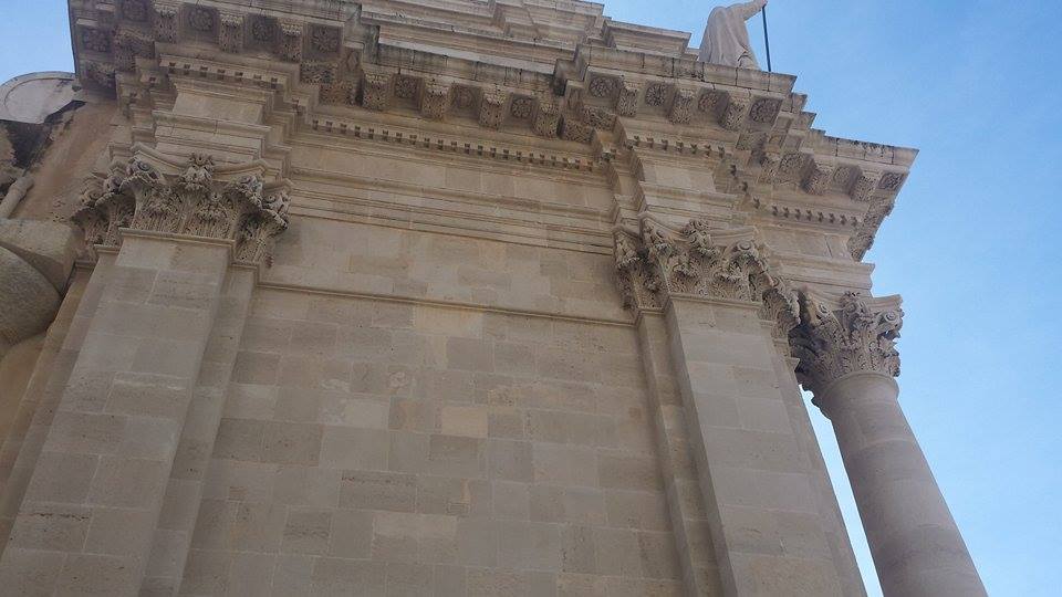 Siracusa, segnalazione: si stacca un pezzo del Duomo
