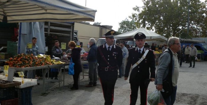 Solarino: arrestate due donne che minacciavano riti esoterici per estorcere capi di abbigliamento