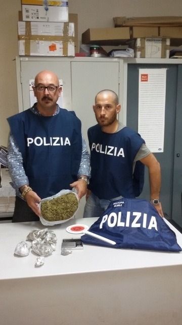 Siracusa: marijuana e cocaina in casa, arrestato spacciatore minorenne dalla Polizia