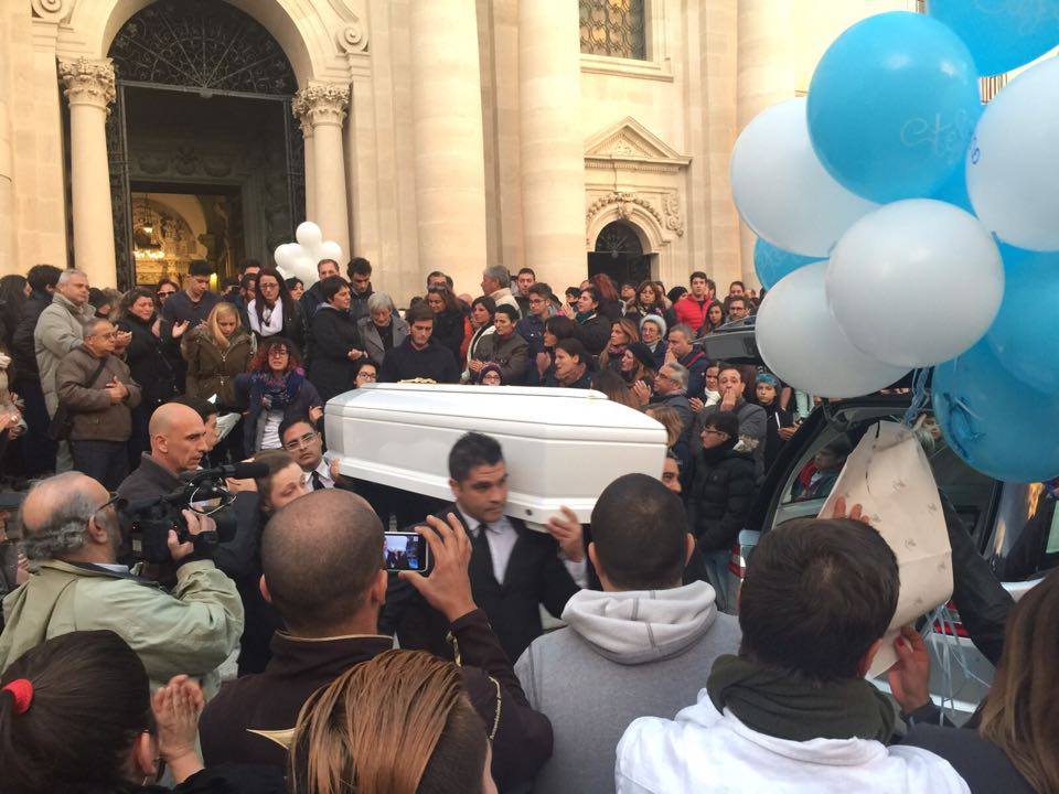 Siracusa. Cattedrale gremita per l’ultimo saluto a Stefano Pulvirenti