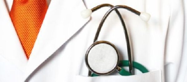 stetoscopio-in-tasca-camice-medico