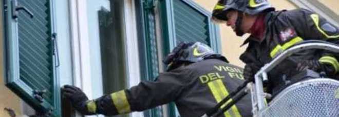 Siracusa: nonna di 92 anni non risponde per ore, i pompieri entrano in casa